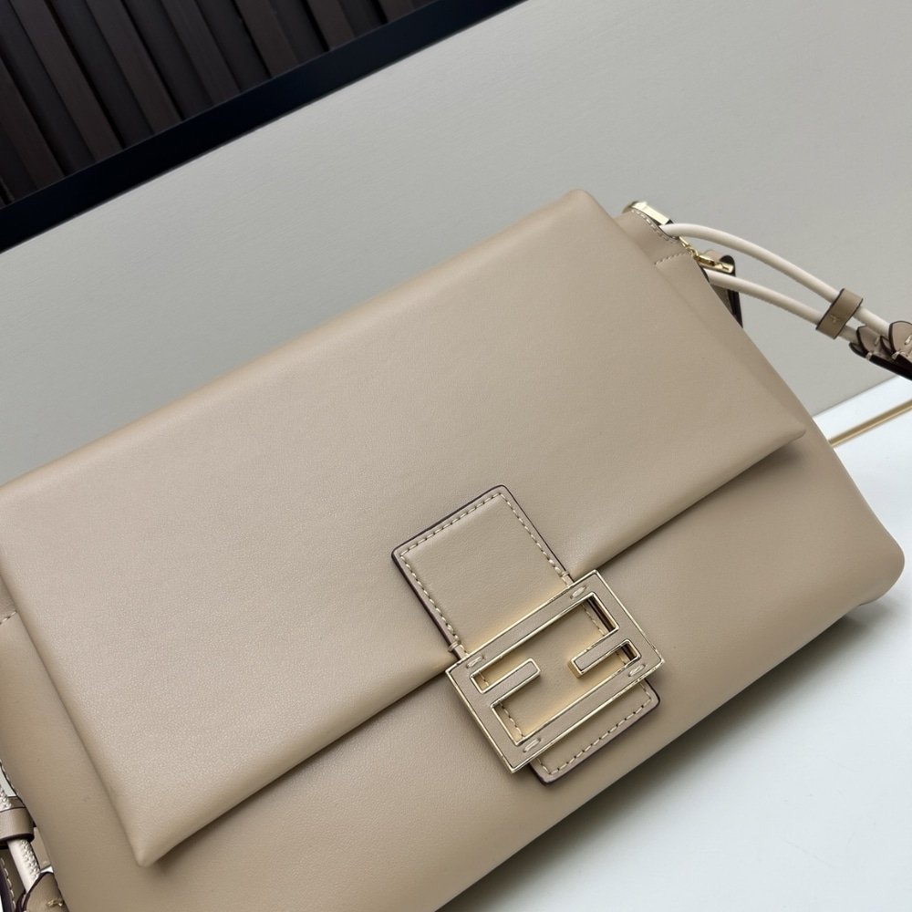 F**di Mamma Baguette Medium Dove Grey 26Cm 8Br833Aq0Df0E65