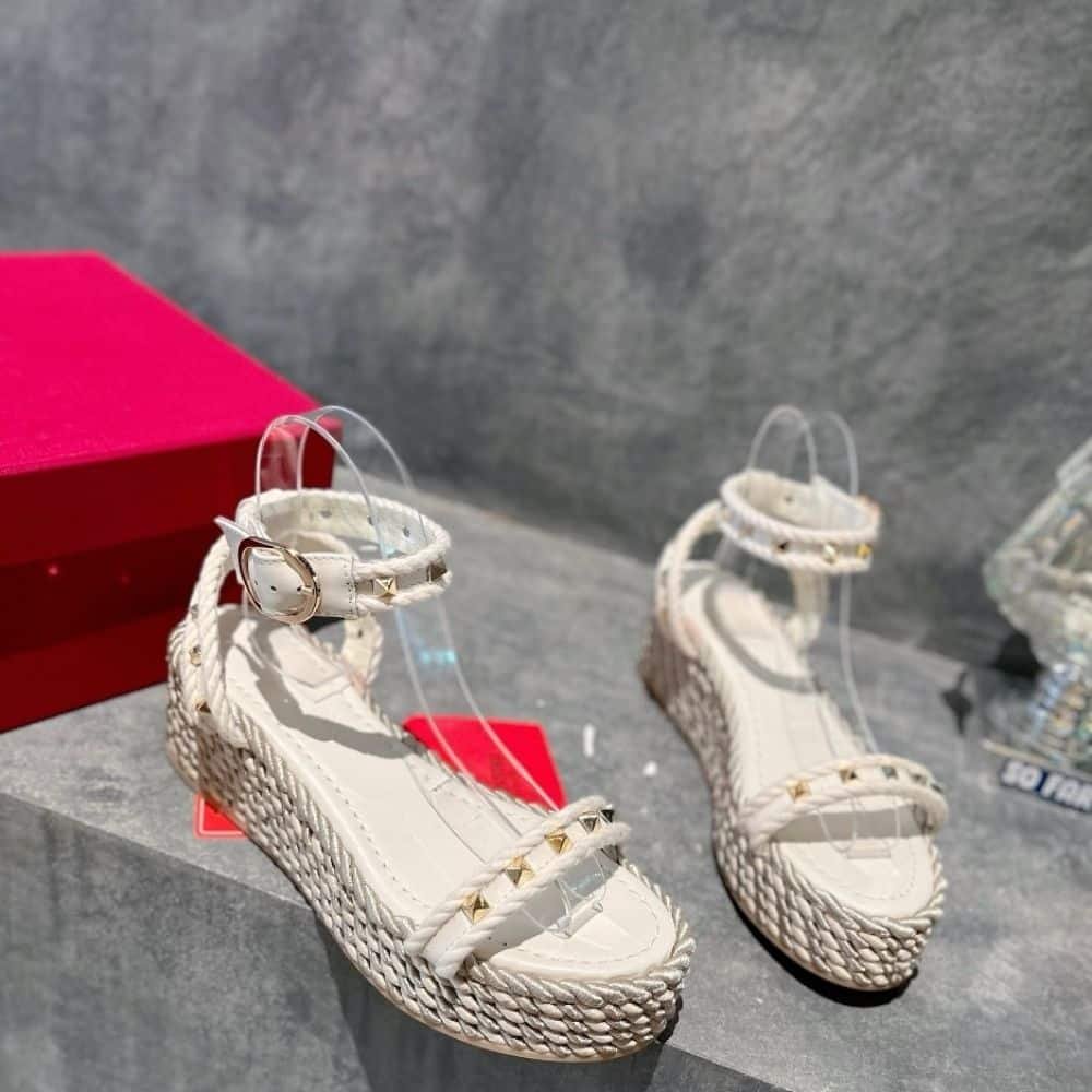 Va1e*ntin0 Rockstud Flatform Sandal White