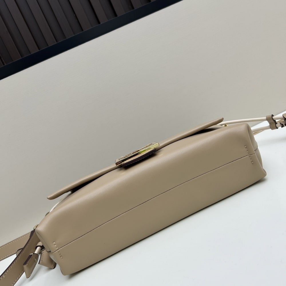F**di Mamma Baguette Medium Dove Grey 26Cm 8Br833Aq0Df0E65
