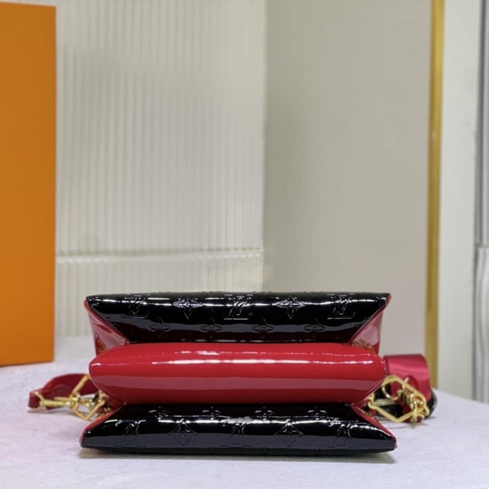 L0vis Vvtt0n Coussin PM Bag Black Red 26Cm