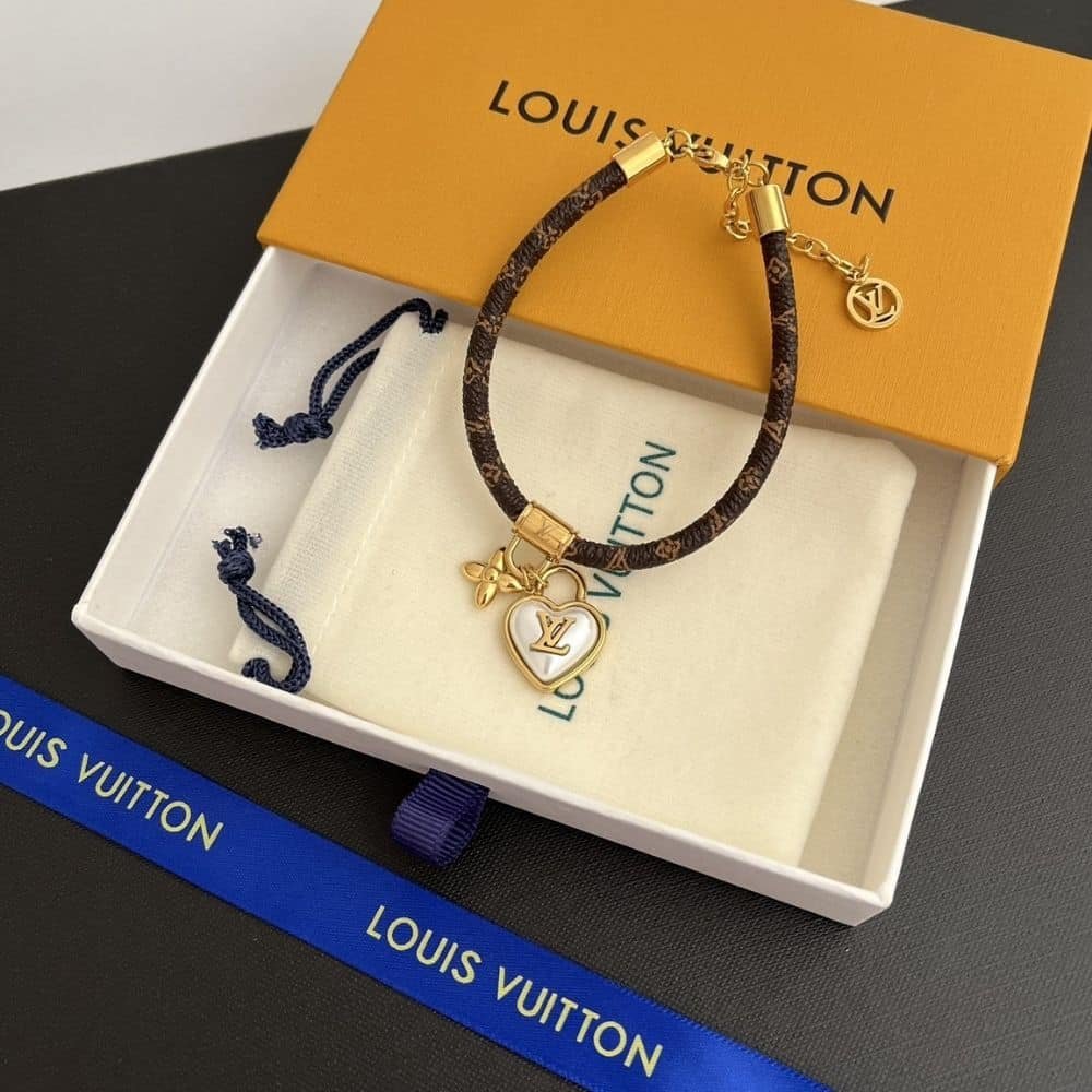 L0vis Vvtt0n Heart Padlock Bracelet M8413Z