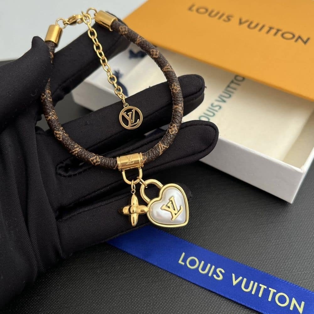 L0vis Vvtt0n Heart Padlock Bracelet M8413Z