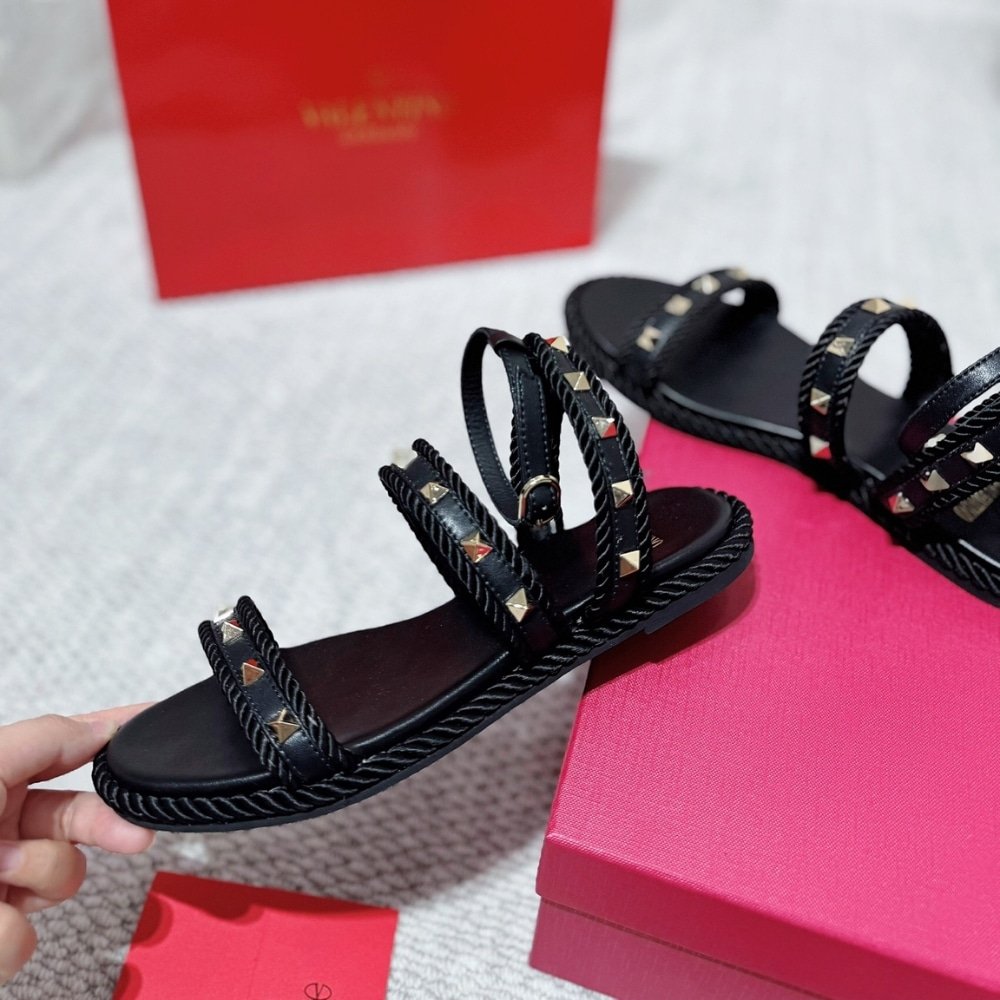 Va1e*ntin0 Garavani Rockstud Torchon Leather Sandal Black 6W2S0Kw8Bae 0No