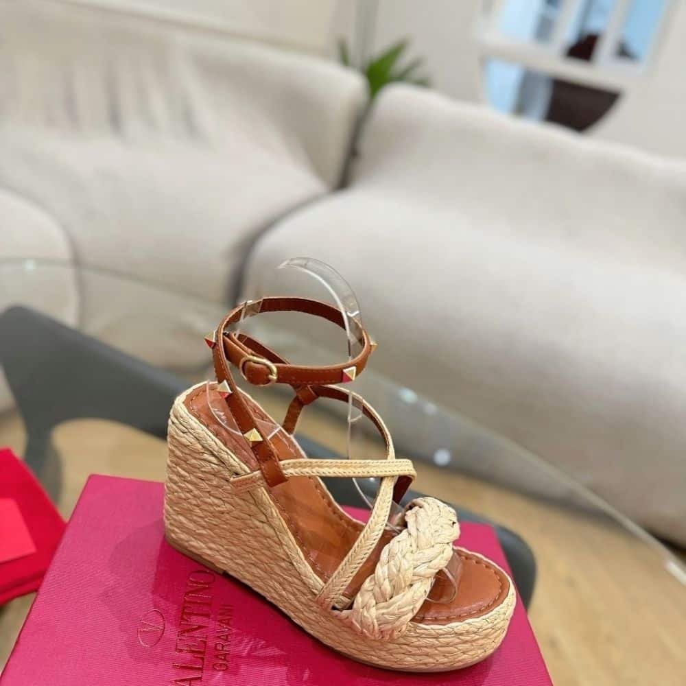 Va1e*ntin0 Garavani Woven Raffia Wedge Espadrilles Beige