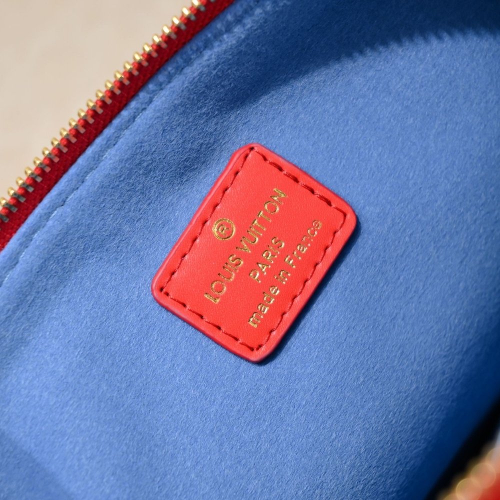 L0vis Vvtt0n Coussin PM Red 26Cm M57792