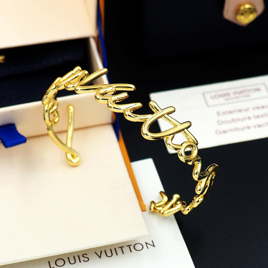 L0vis Vvtt0n Lv Script Bracelet Gold M1812S