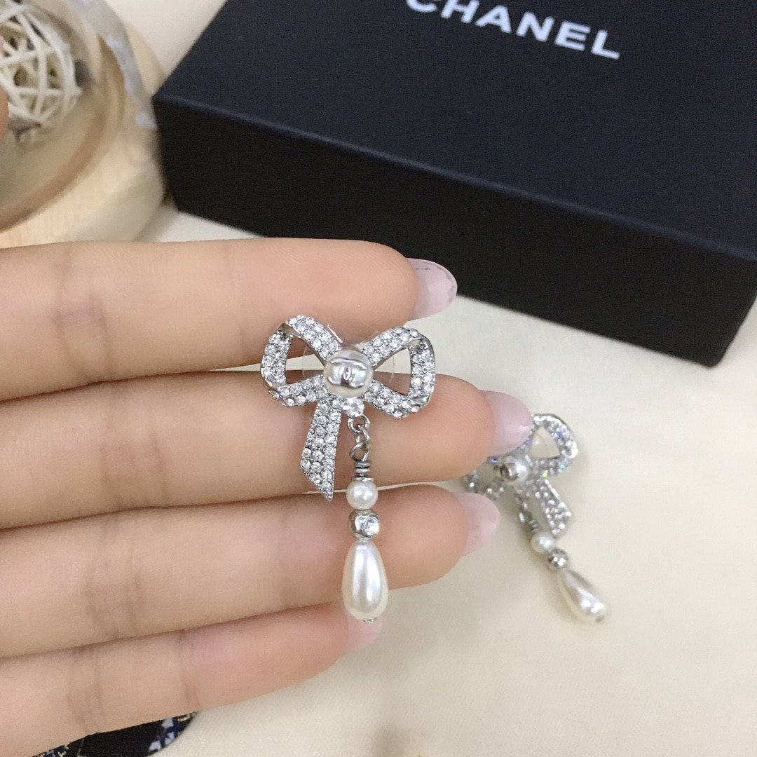 Ch**el Bow Silver Pearl Earrings Ab4300 B03544 N788652