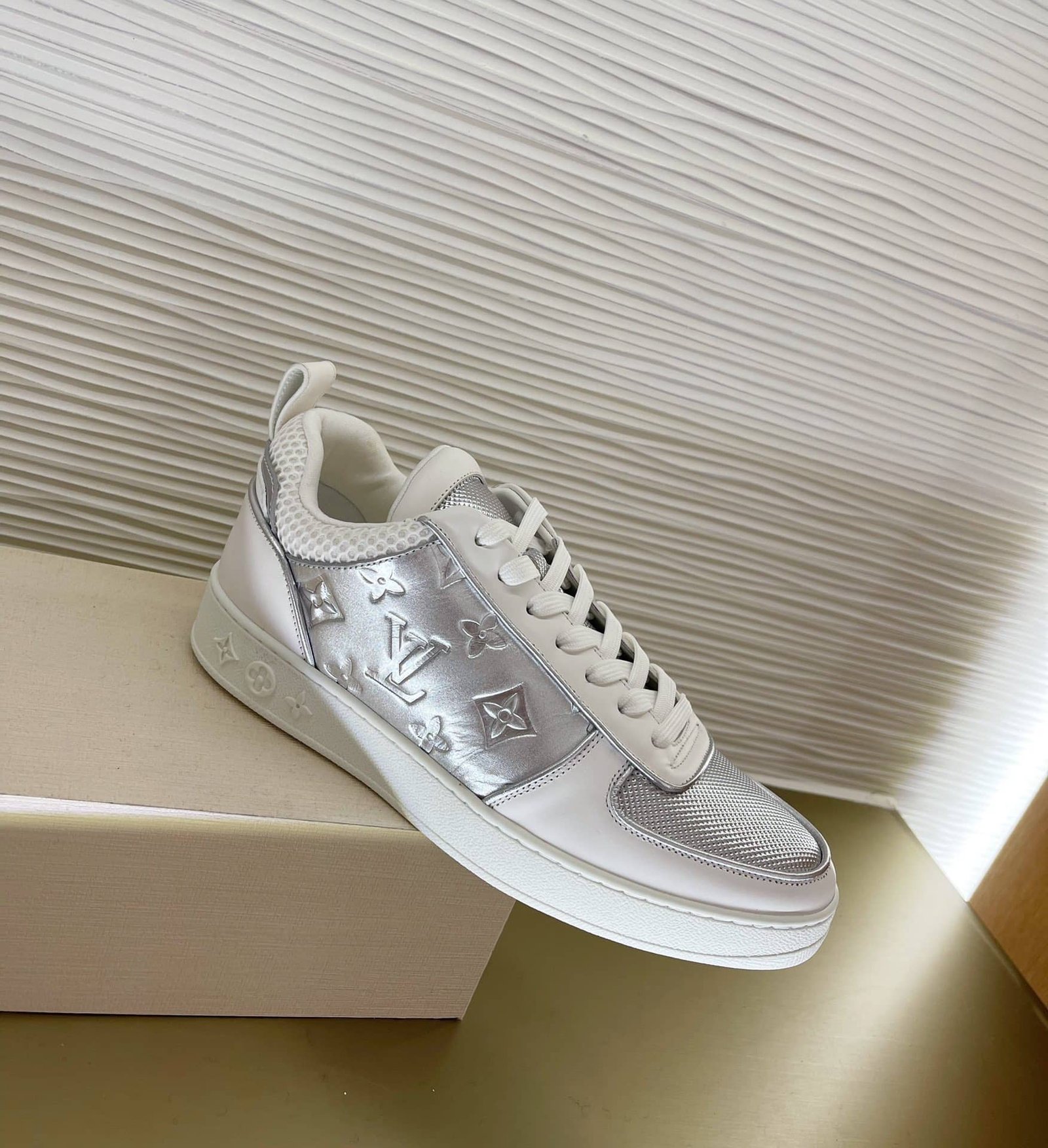 L0vis Vvtt0n Boombox Sneaker Sliver 1A969F