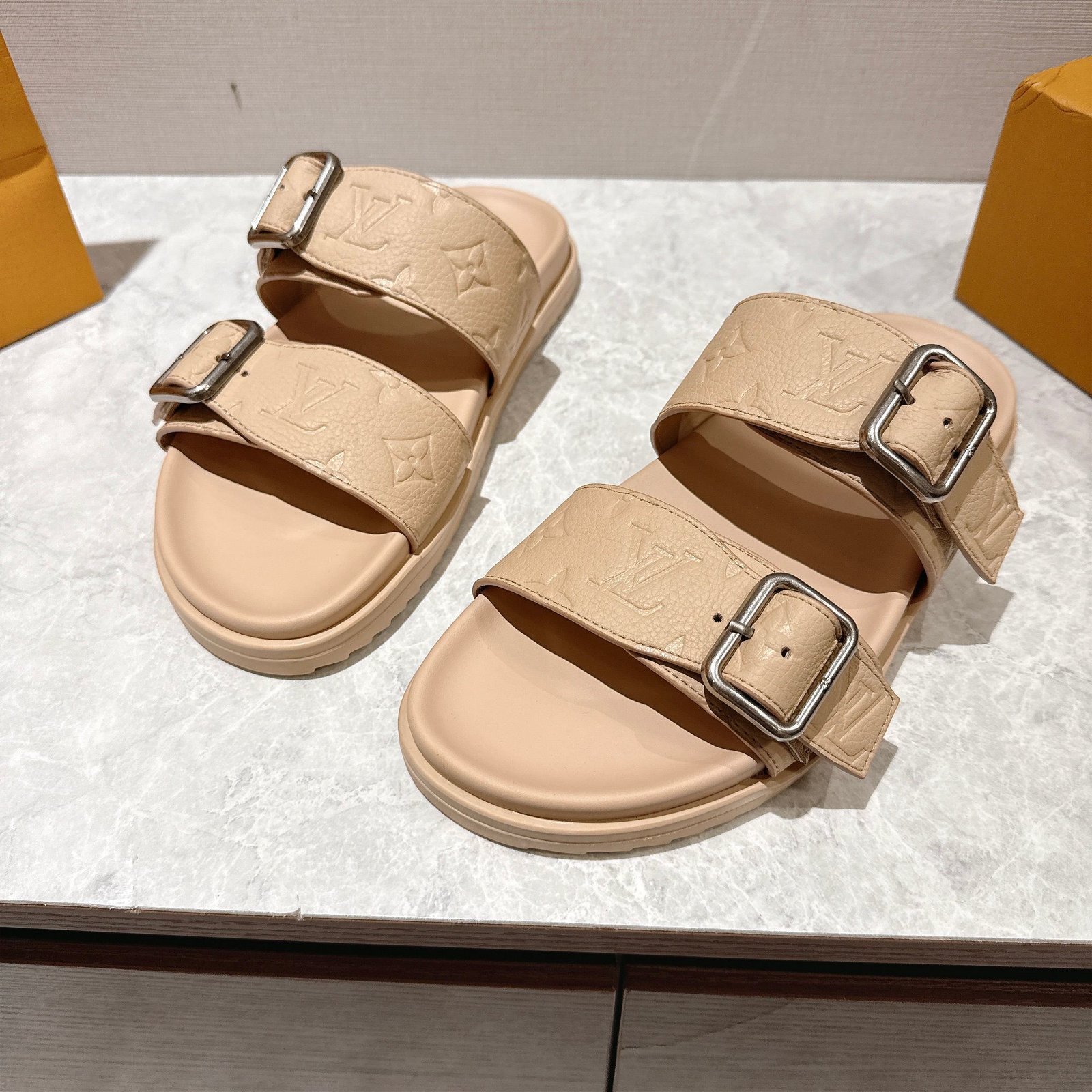 L0vis Vvtt0n LV Venice Mule Beige