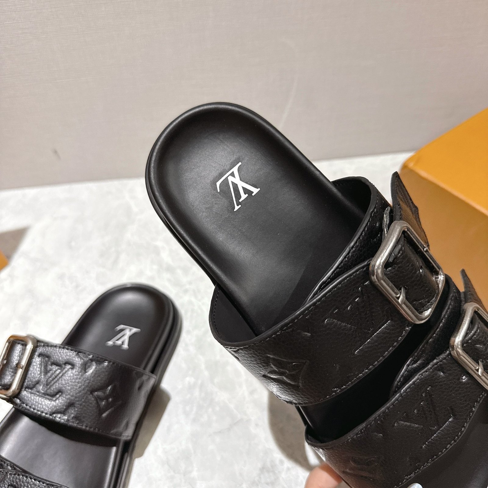 L0vis Vvtt0n LV Venice Mule Black 1AHSJC