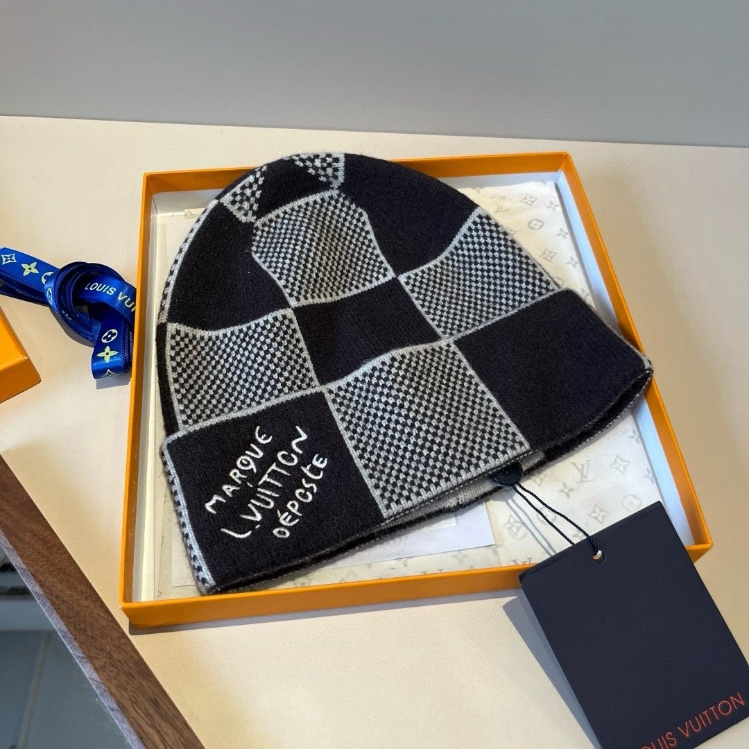 L0vis Vvtt0n Damier Heritage Beanie Black And White M90842
