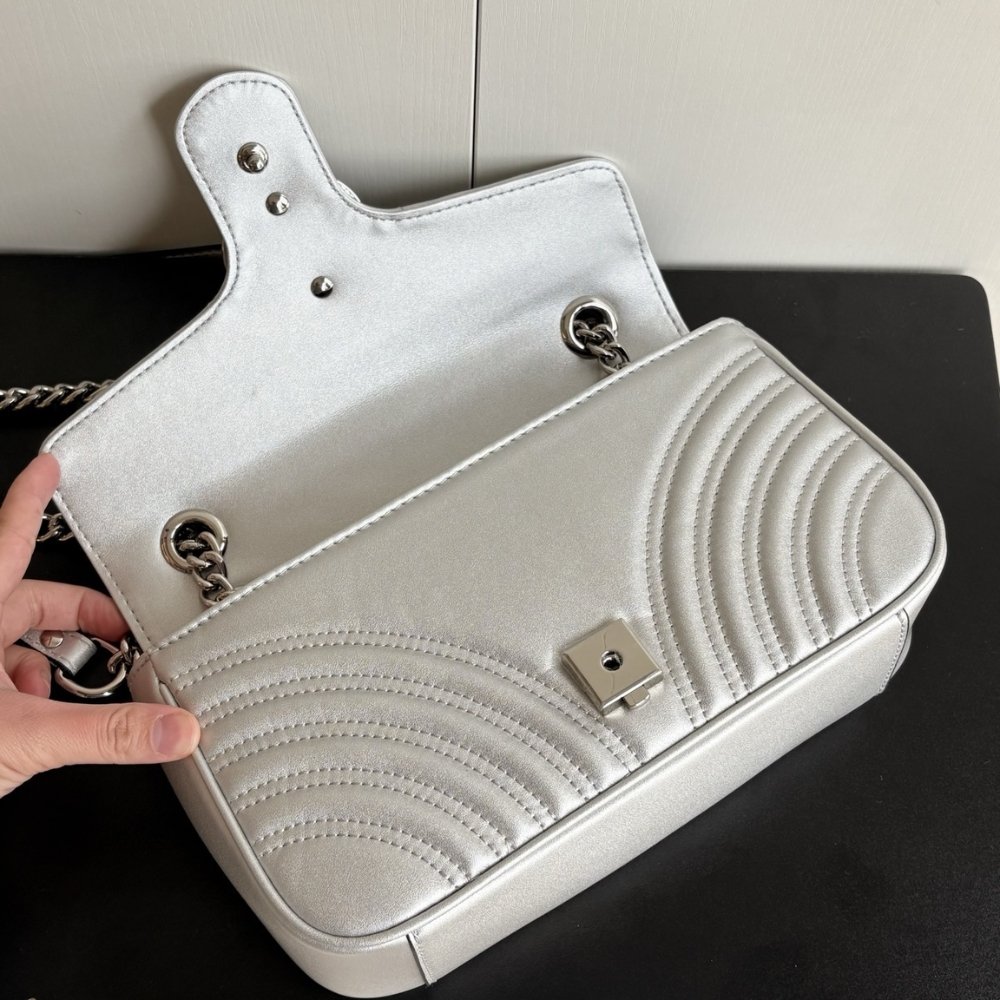 Gvc*1 Gg Marmont Medium Shoulder Bag Metallic Silver Leather 26Cm 443497 AAESP 8106