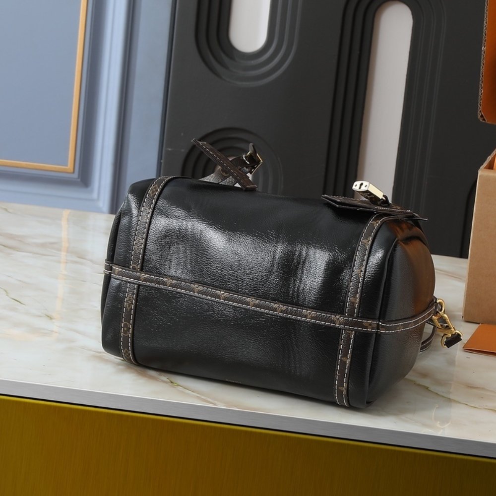 L0vis Vvtt0n Express PM Black 25Cm M27920