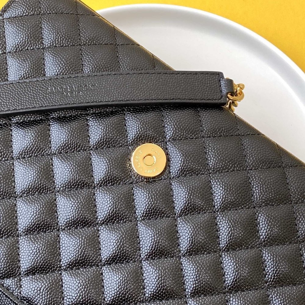 Sa1nt Lau*nt Envelope Medium In Quilted Grain De Poudre Embossed Leather Black Gold 24Cm 600185Bow911000