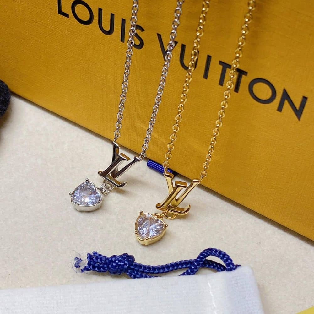 L0vis Vvtt0n Lv Iconic Heart Necklace Gold M02387