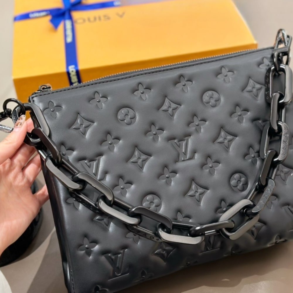 L0vis Vvtt0n Coussin PM Bag Black 27Cm M11370