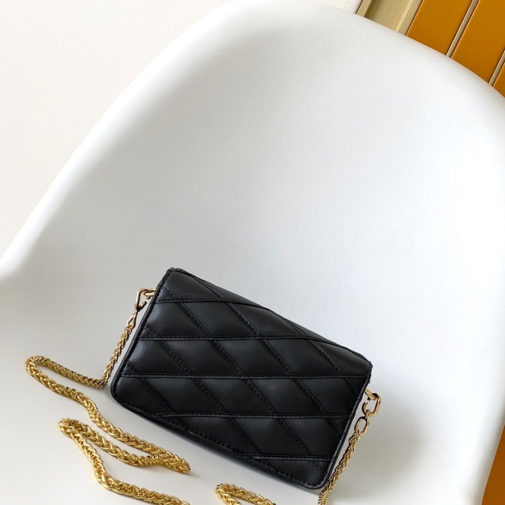 L0vis Vvtt0n Wallet On Chain Go 14 Black M13139