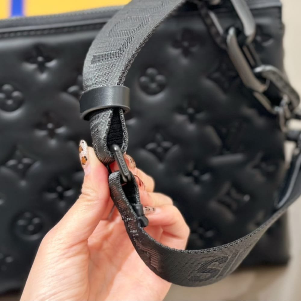 L0vis Vvtt0n Coussin PM Bag Black 27Cm M11370