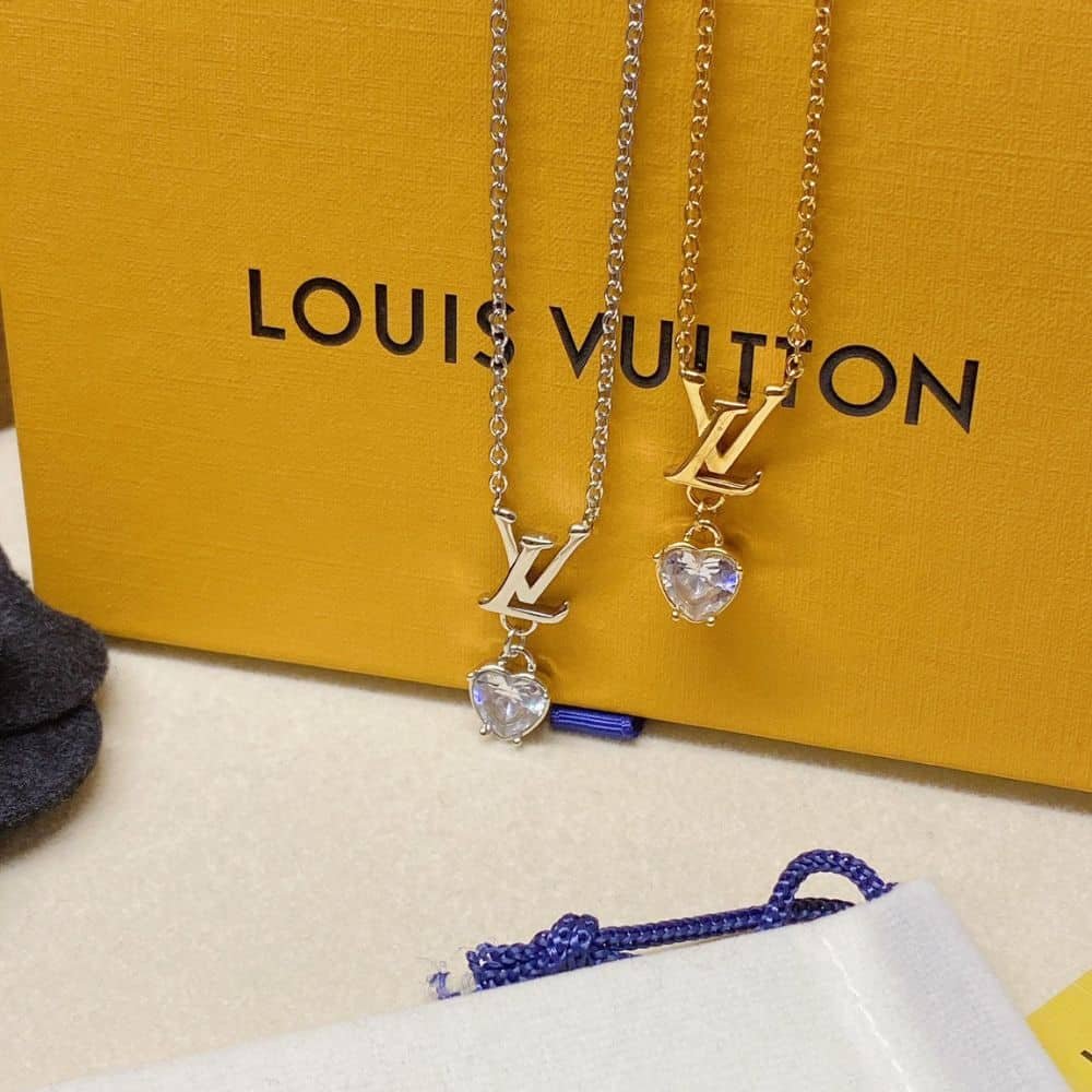 L0vis Vvtt0n Lv Iconic Heart Necklace Gold M02387