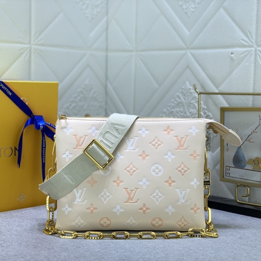 L0vis Vvtt0n Bolso Coussin PM Cream 26Cm M22398