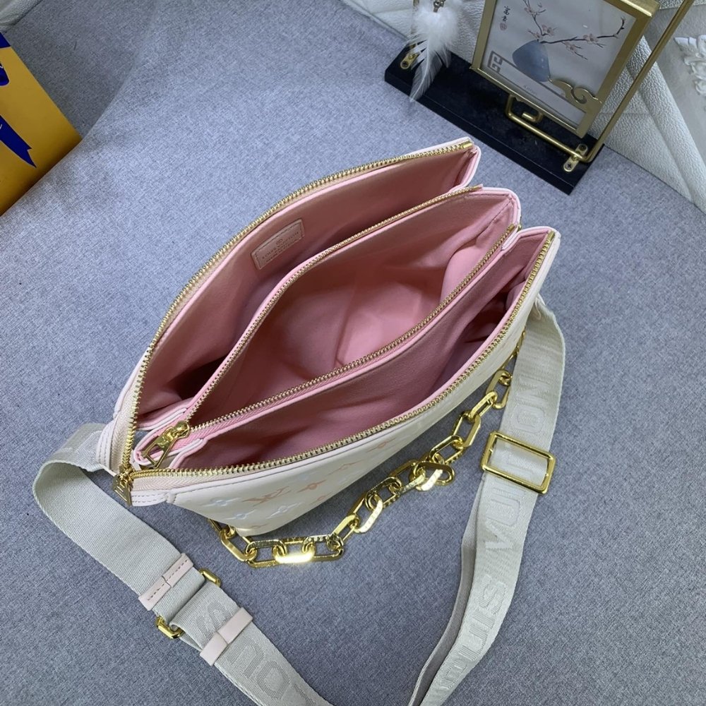 L0vis Vvtt0n Bolso Coussin PM Cream 26Cm M22398