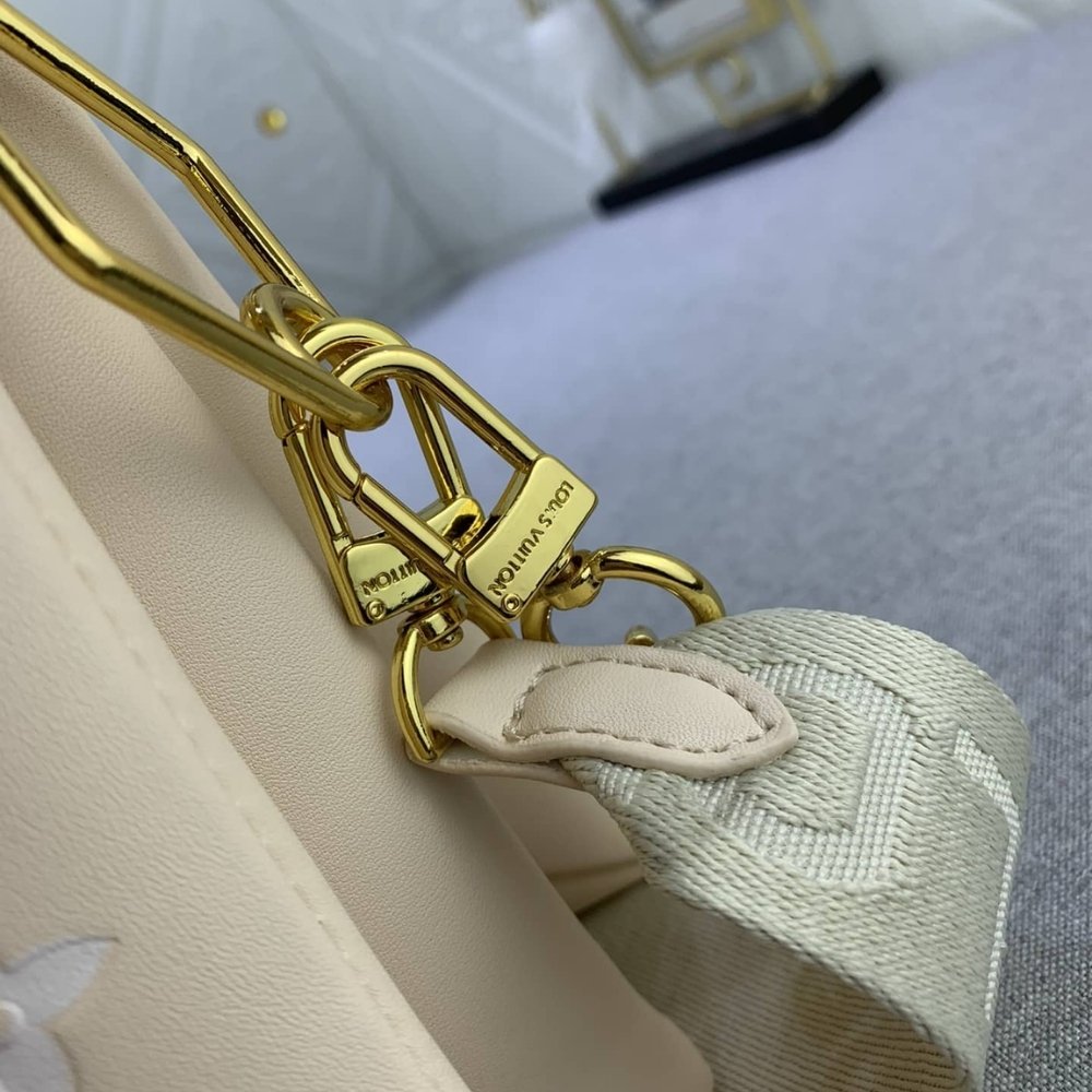 L0vis Vvtt0n Bolso Coussin PM Cream 26Cm M22398