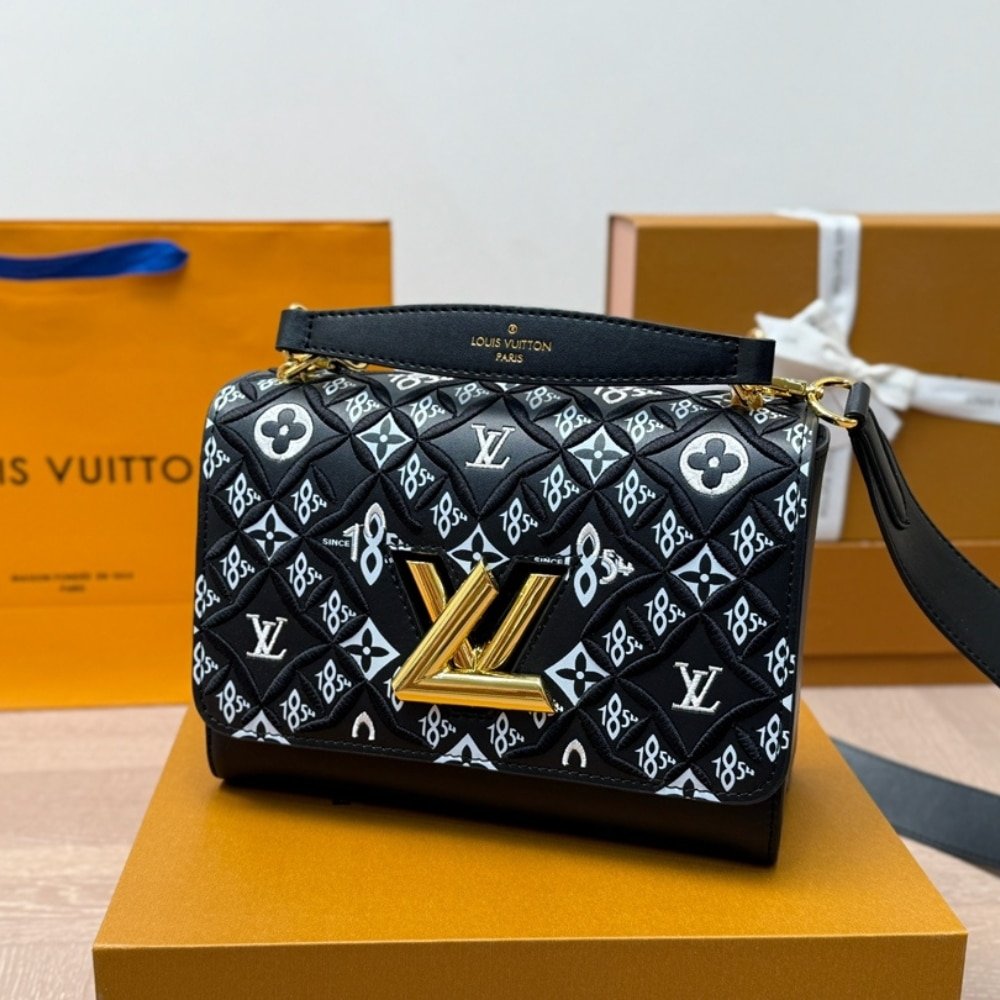 L0vis Vvtt0n Twist MM Monogram Jacquard Black 23Cm