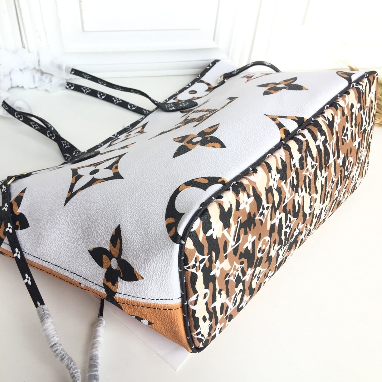 L0vis Vvtt0n Neverfull Mm Giant Jungle Ivory 31Cm M44716