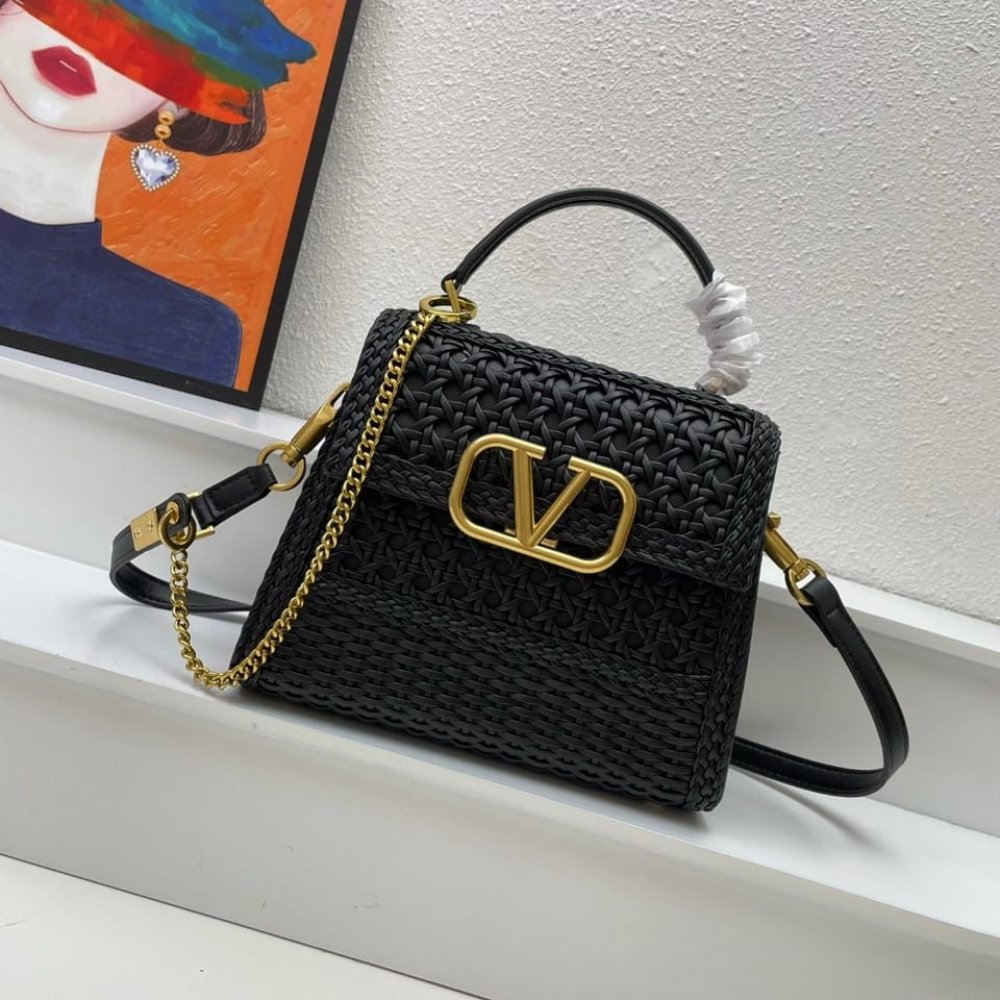 [S*per Vip 1:1] Va1e*ntin0 Garavani Small Vsling Wicker Handbag Black 22cm