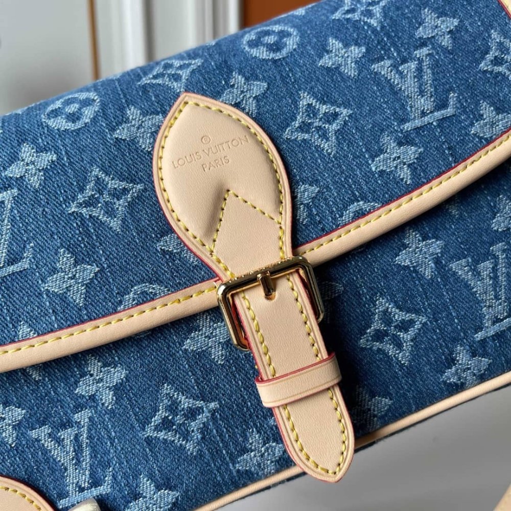 L0vis Vvtt0n Diane Bag Denim Blue 24Cm M13070