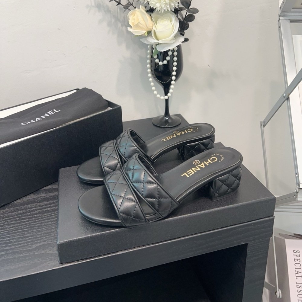 Ch**el Mules Black G46480 X01000 94305