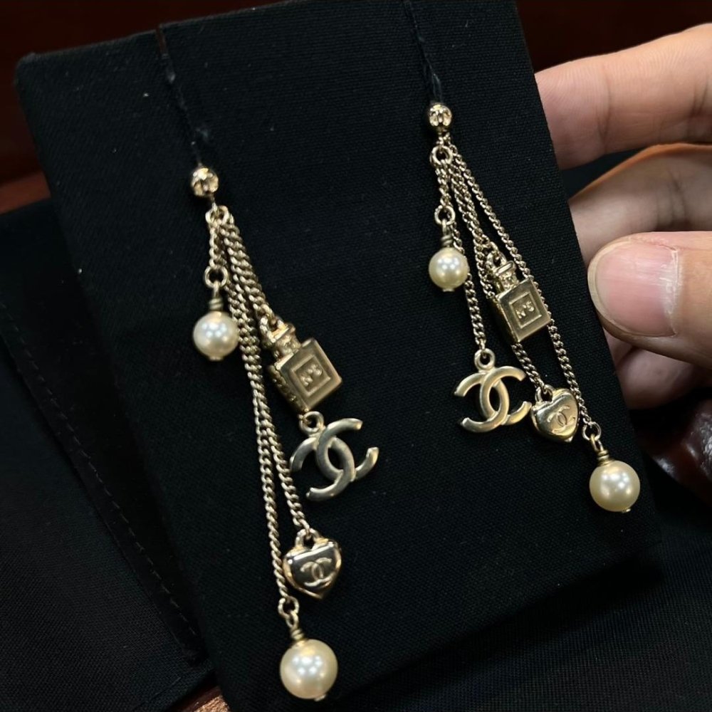 Ch**el CC Logo Perfume Bottle Heart Pearl Earrings Metal Faux Pearl Gold