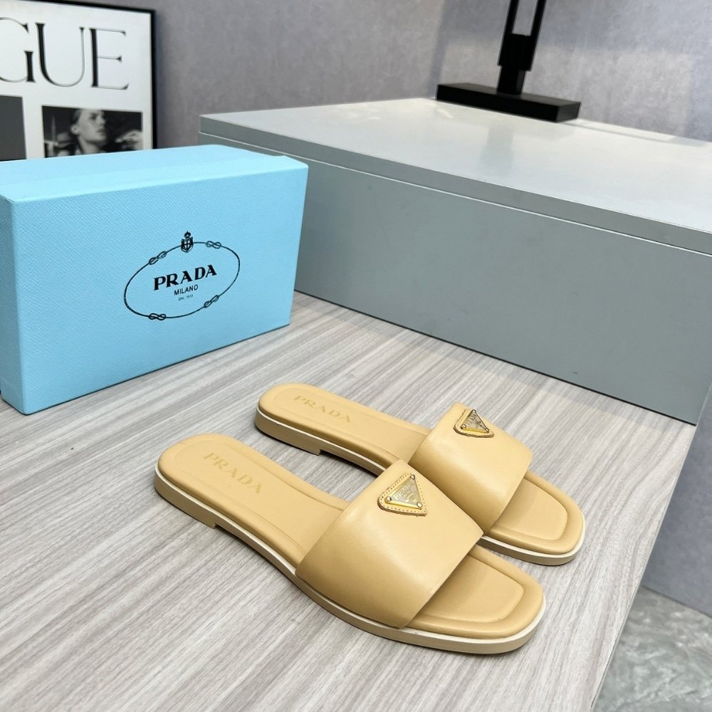 Pra*a Saffiano Patent Leather Slides Beige