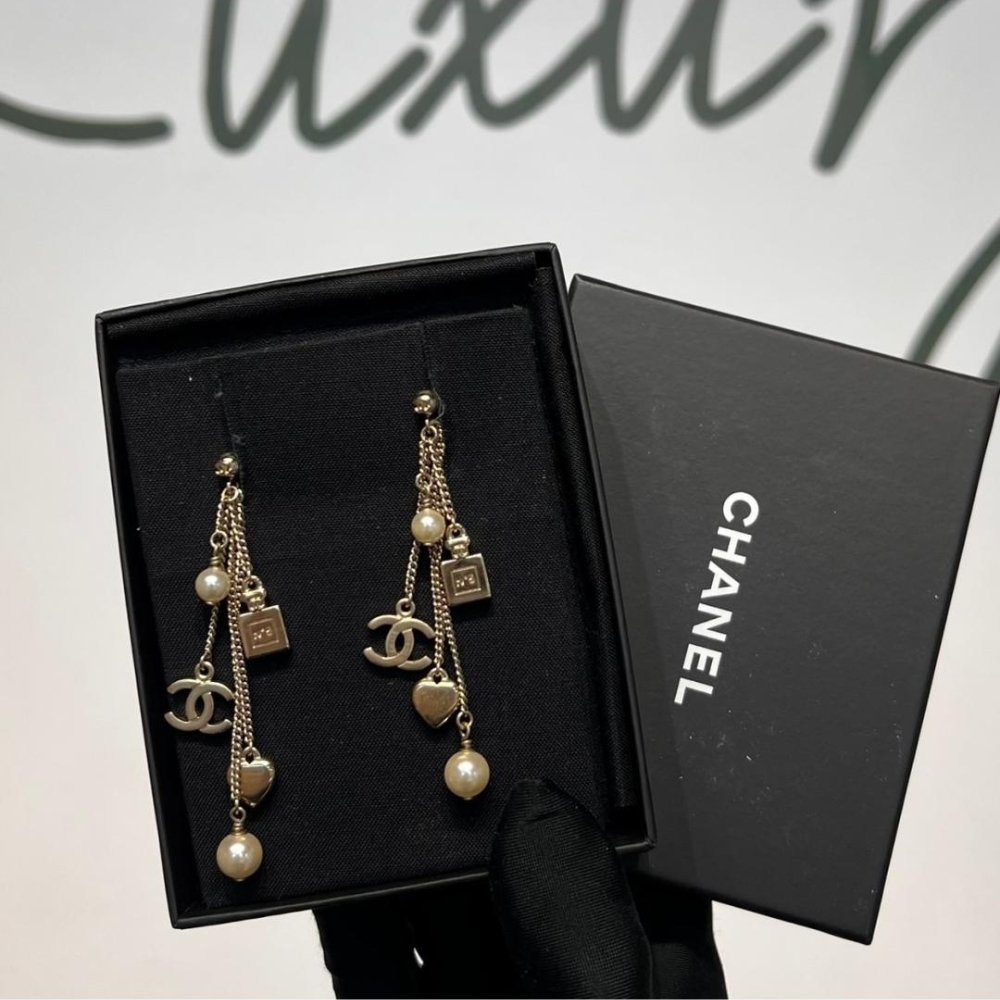 Ch**el CC Logo Perfume Bottle Heart Pearl Earrings Metal Faux Pearl Gold