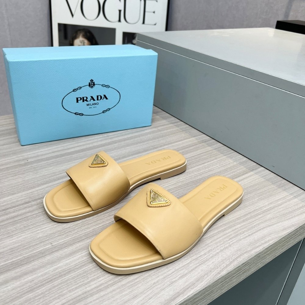 Pra*a Saffiano Patent Leather Slides Beige