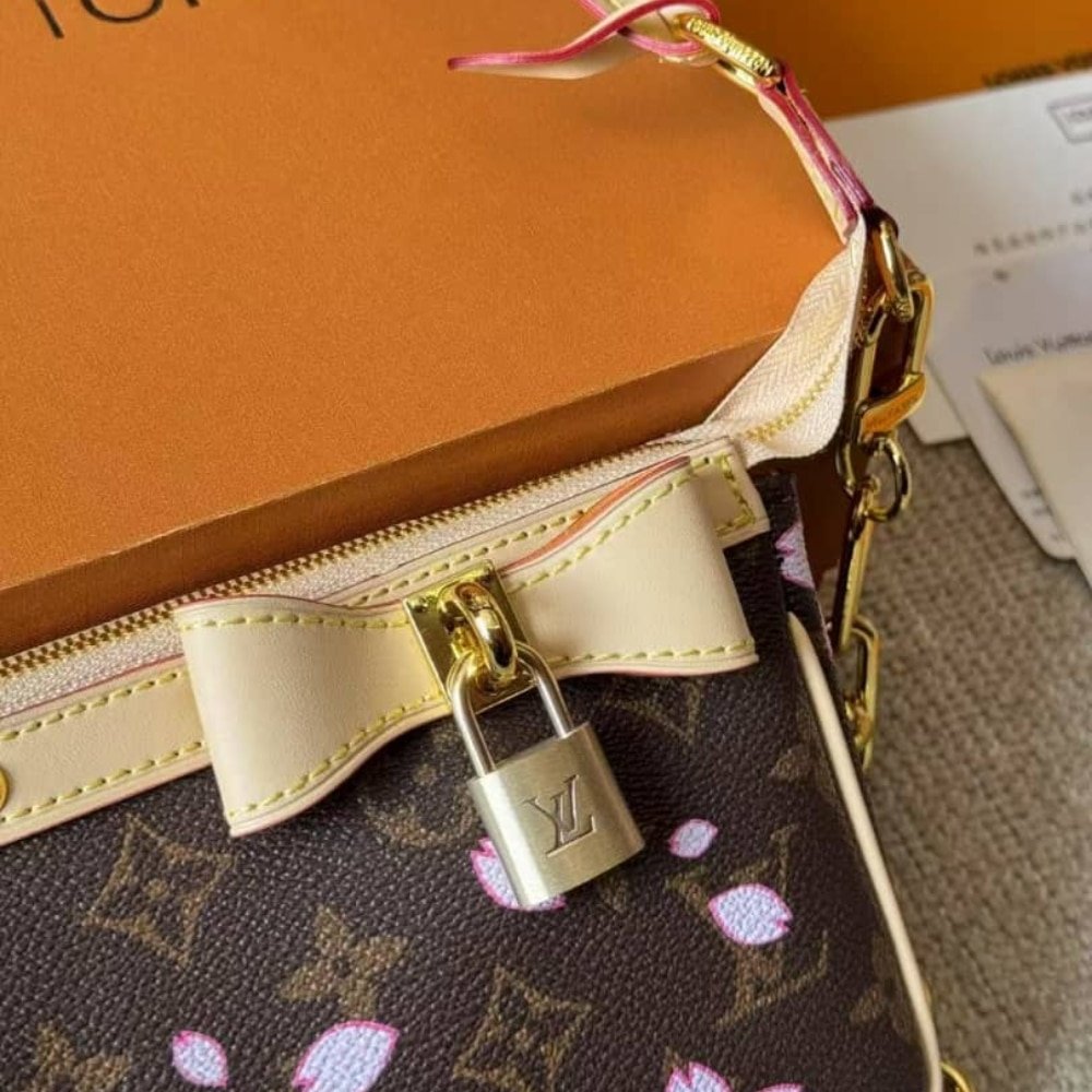 L0vis Vvtt0n X Murakami Pochette Accessoires Sakura Brown 22Cm M13666