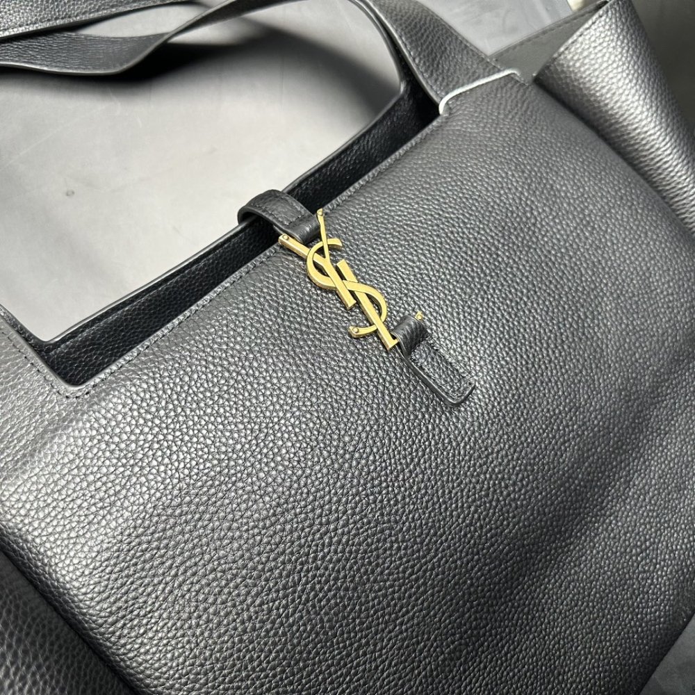 Sa1nt Lau*nt Le 5 À 7 Bea In Grained Leather Black 50Cm 763435Aaduu1000