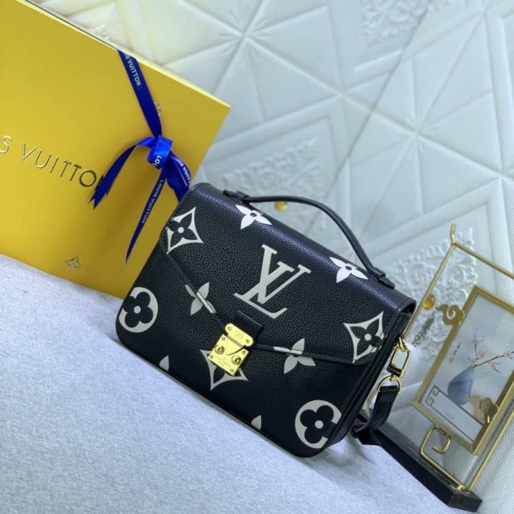 L0vis Vvtt0n Pochette Métis Bag Black 25Cm M45773