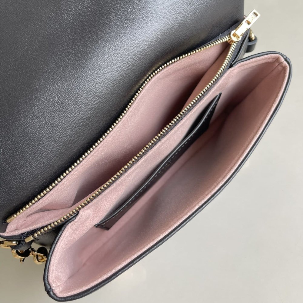 L0vis Vvtt0n Pochette Coussin Black 20Cm M82116