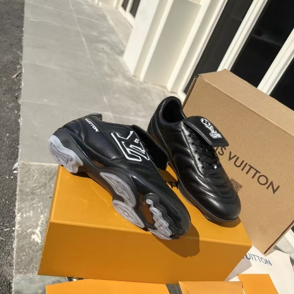 L0vis Vvtt0n Footprint Soccer Sneaker Black 1Ahai9