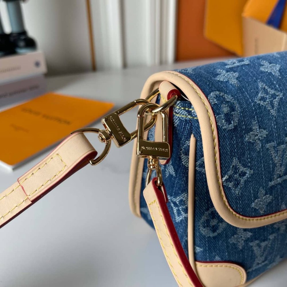 L0vis Vvtt0n Diane Bag Denim Blue 24Cm M13070