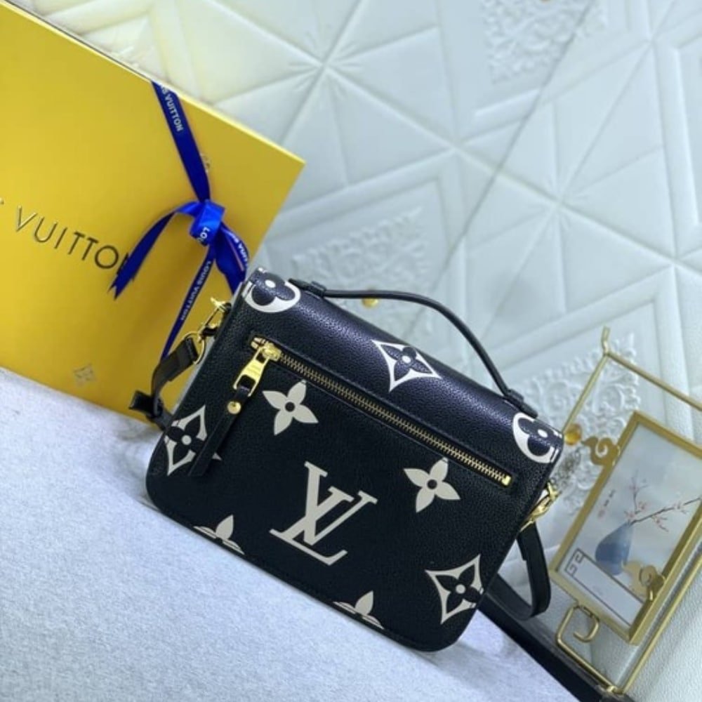 L0vis Vvtt0n Pochette Métis Bag Black 25Cm M45773