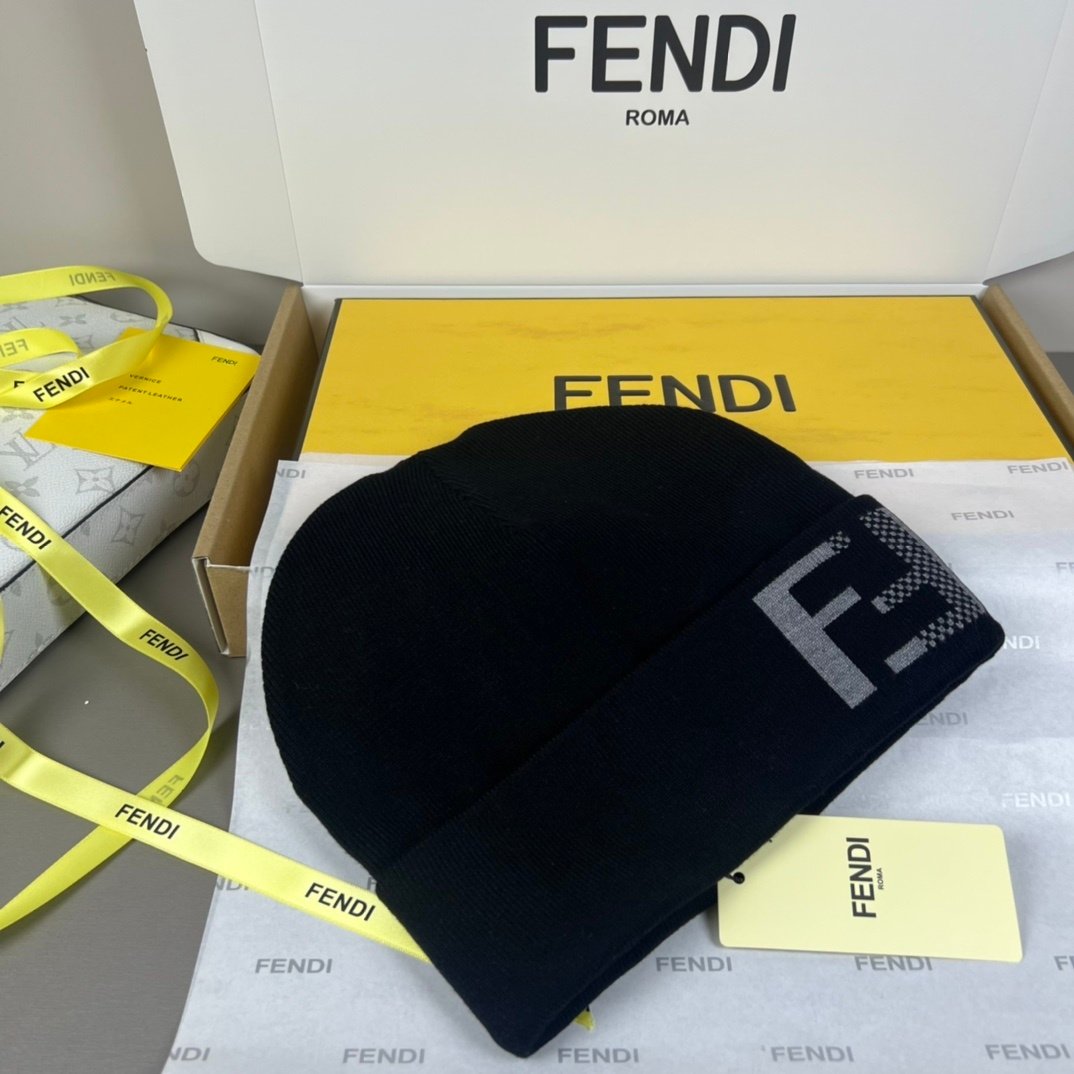 F**di Beanie Black Wool Hat Black Fxq335Atqdf0Qa1