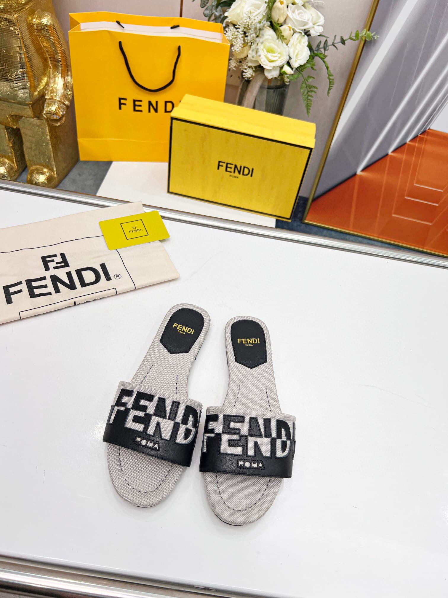 F**di Signature Canvas Leather Slides Black 8R8337Ajzuf0Wzm