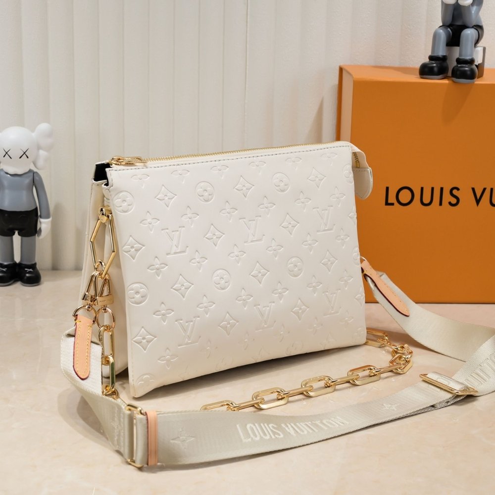 L0vis Vvtt0n Coussin PM Cream 26Cm M57793