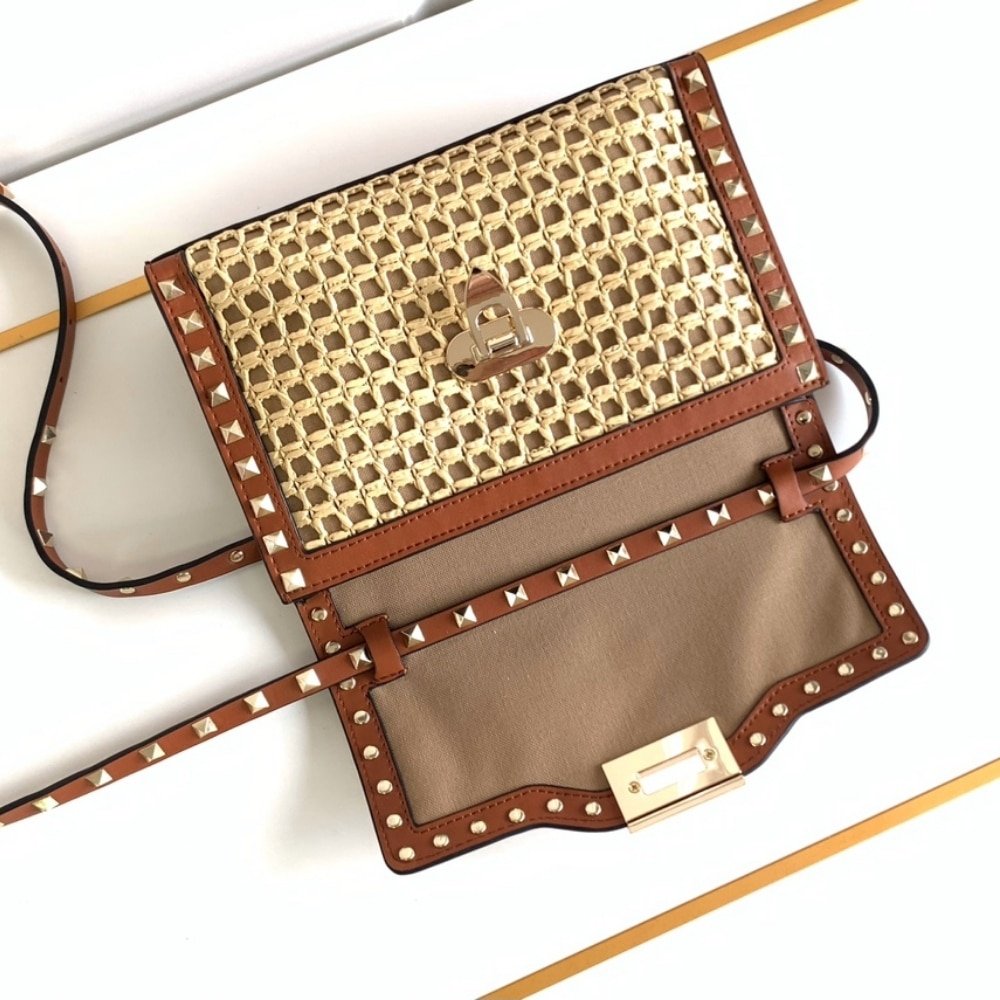 Va1e*ntin0 Garavani Rockstud Small Raffia Shoulder Bag Natural 22Cm