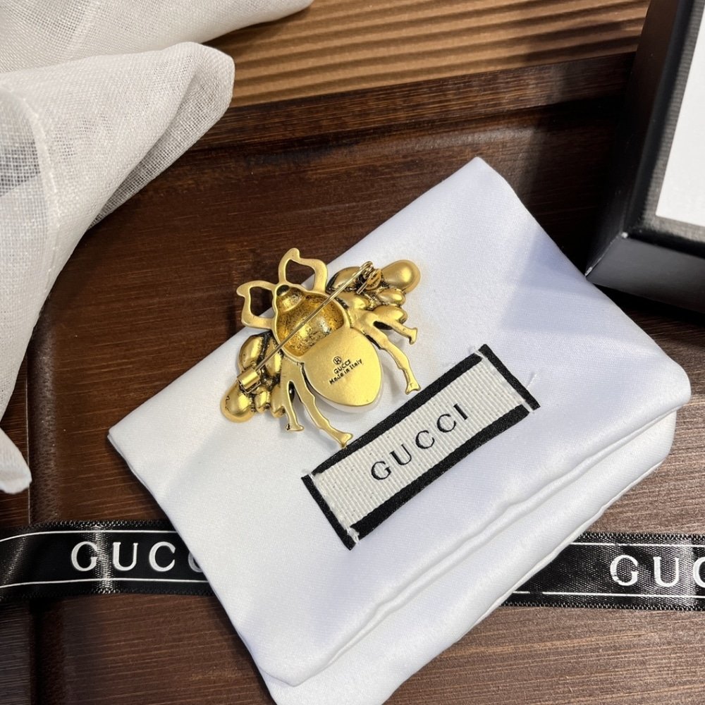 Gvc*1 Gg Bee Brooch Gold With Stone