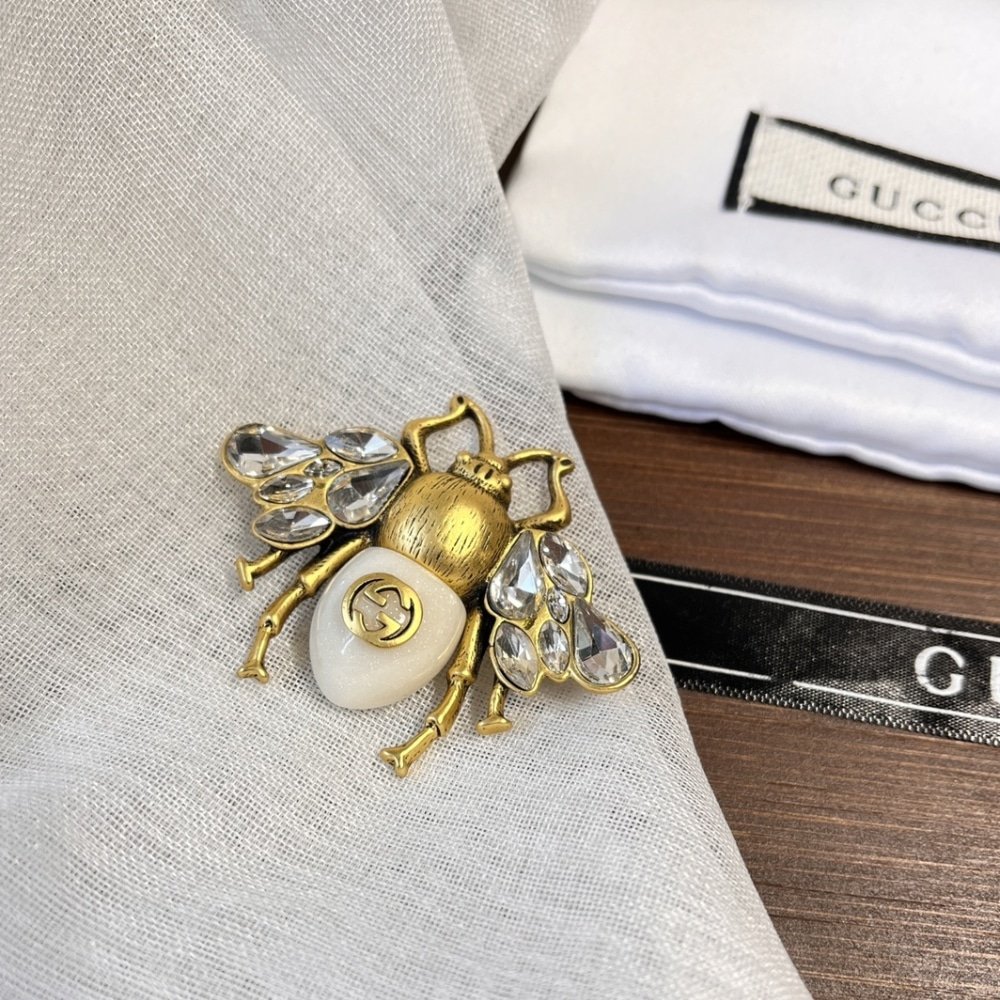 Gvc*1 Gg Bee Brooch Gold With Stone