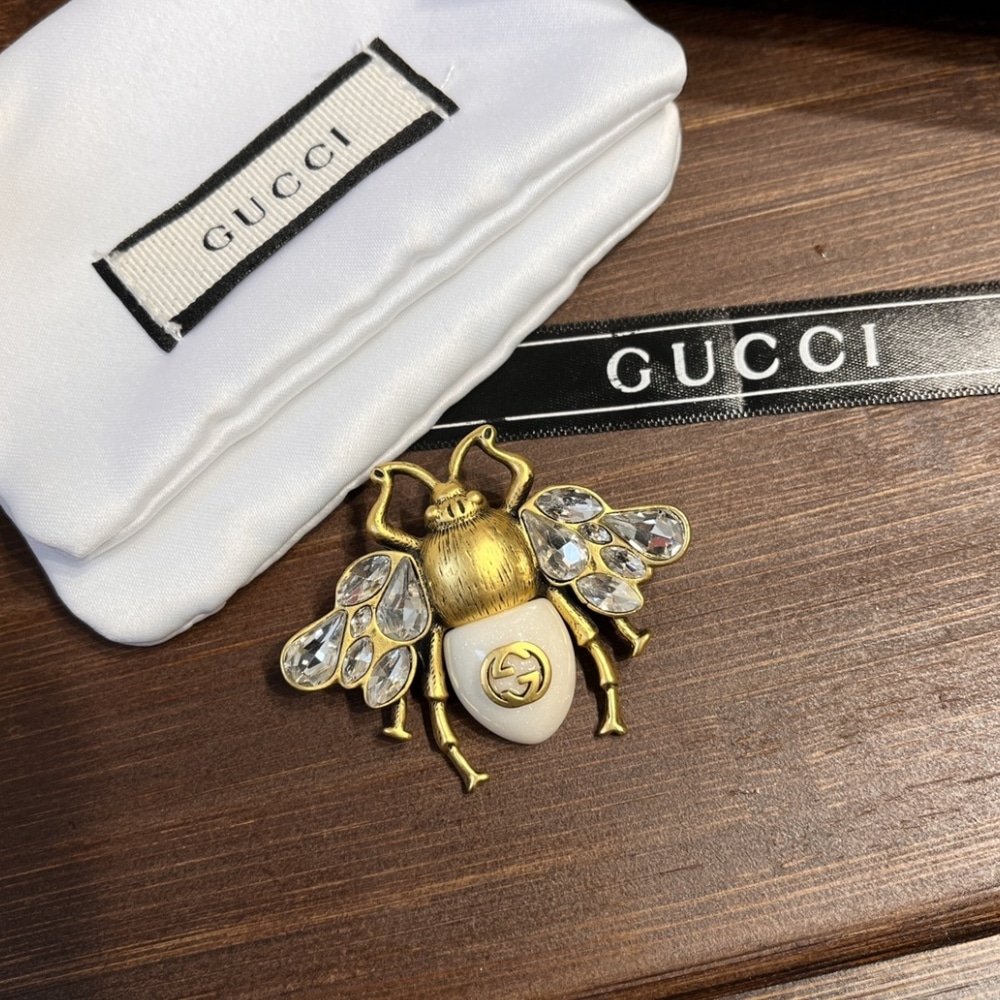 Gvc*1 Gg Bee Brooch Gold With Stone