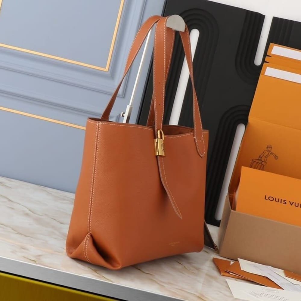 L0vis Vvtt0n Low Key Cabas MM Cognac 47Cm M25342